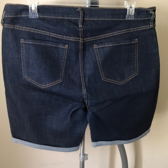 Shorts - Picture 3 of 4